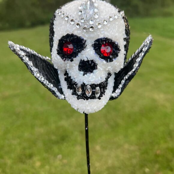 Halloween Black and White Skull Beaded and Rhinestone Vampire Skeleton Pick - Picture 5 of 6